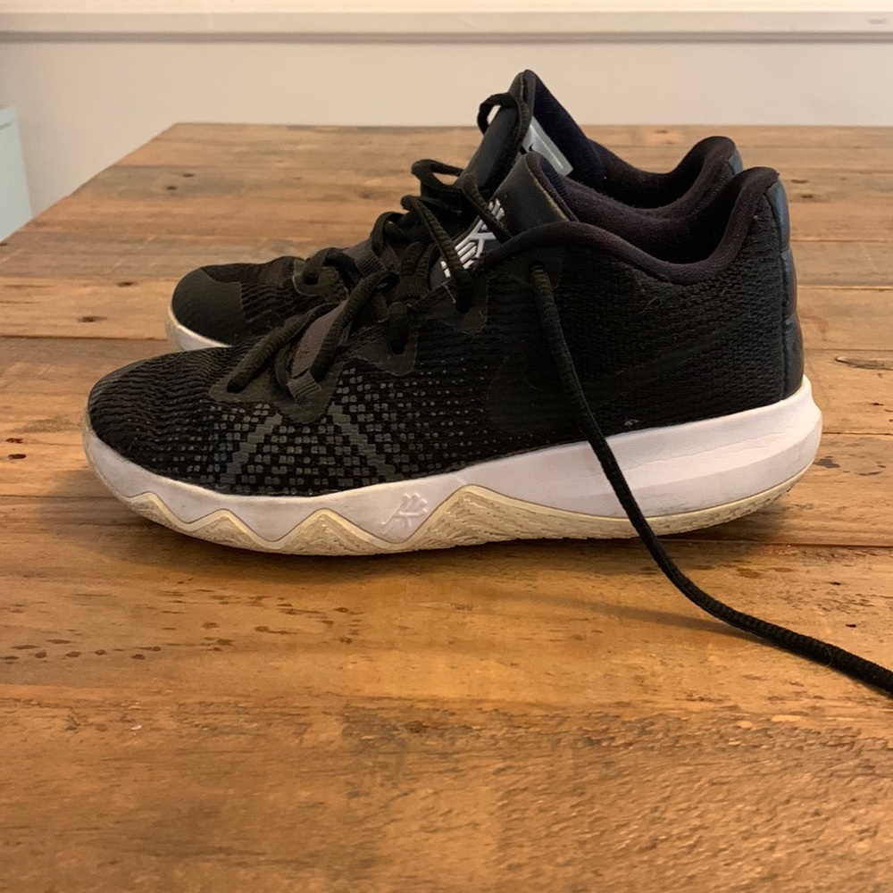 Nike Kyrie Flytrap PS Boys Basketball Shoes